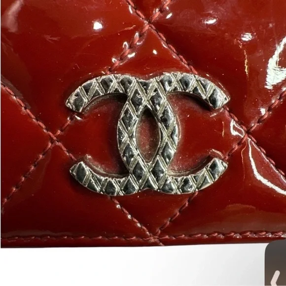CHANEL Interlocking CC
Logo Patent
Leather Continental Red
Wallet EUC - Picture 5 of 16